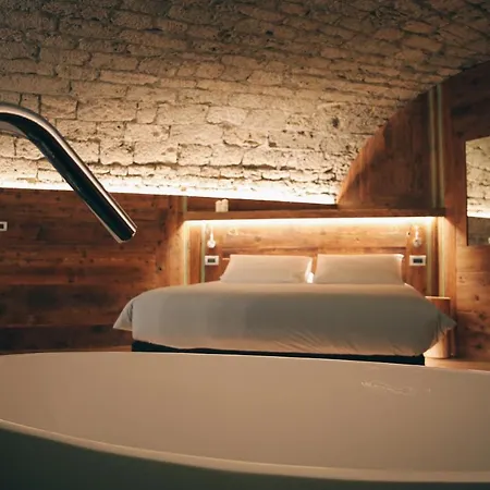 Maison Farinet בית הארחה 4*